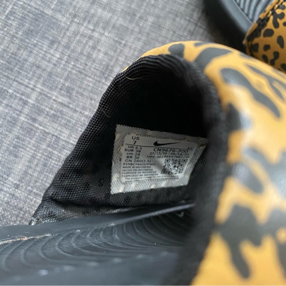 NIKE VICTORI ONE WOMENS PRINT SLIDES - Picture 10 of 10